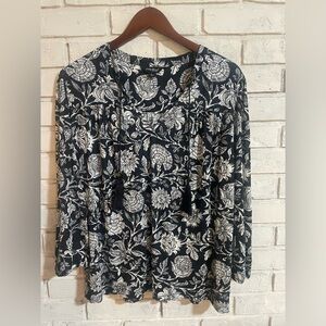 LUCKY BRAND Large Boho top. Excellent like new condition.black and cream floral